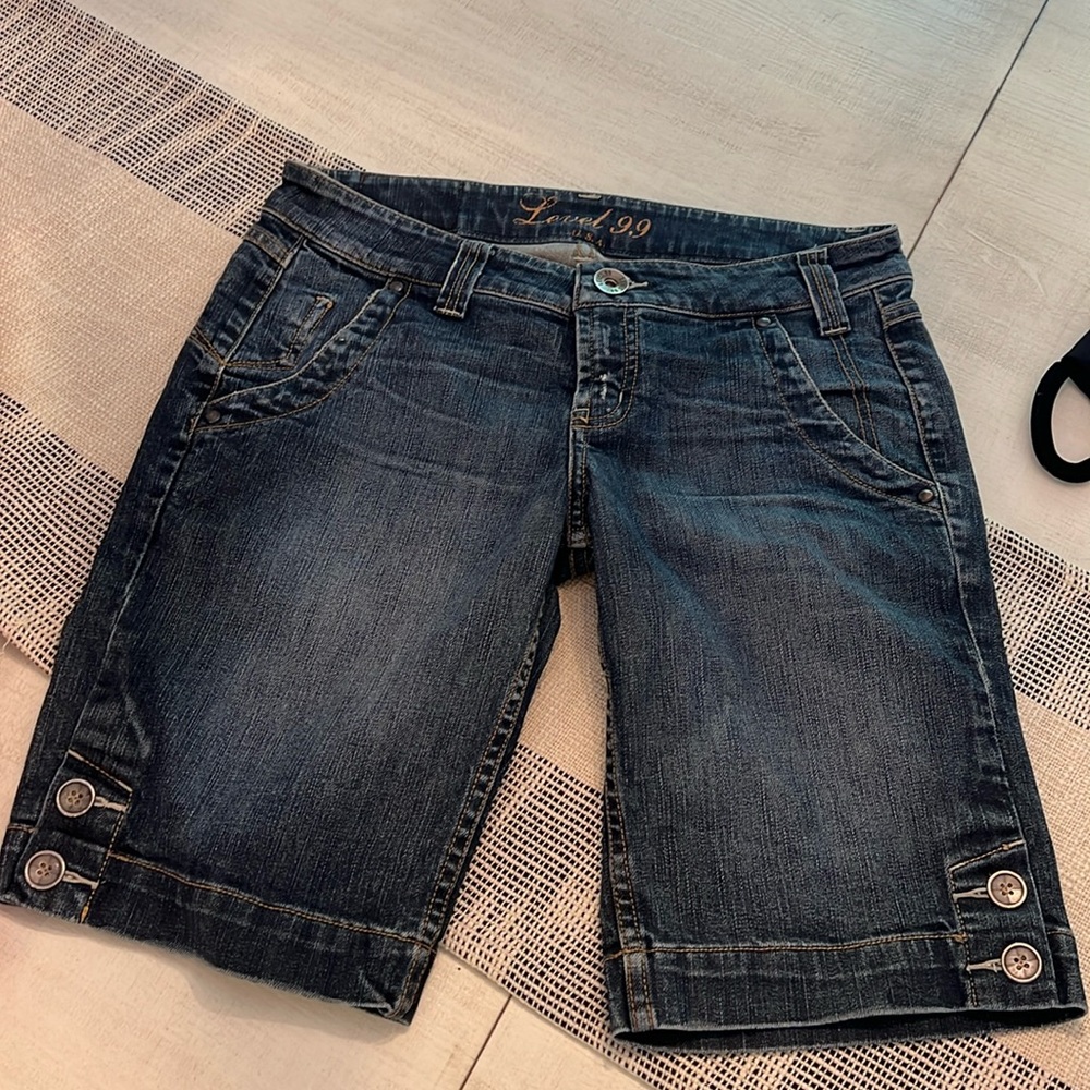 Level 99 women’s shorts with button detail